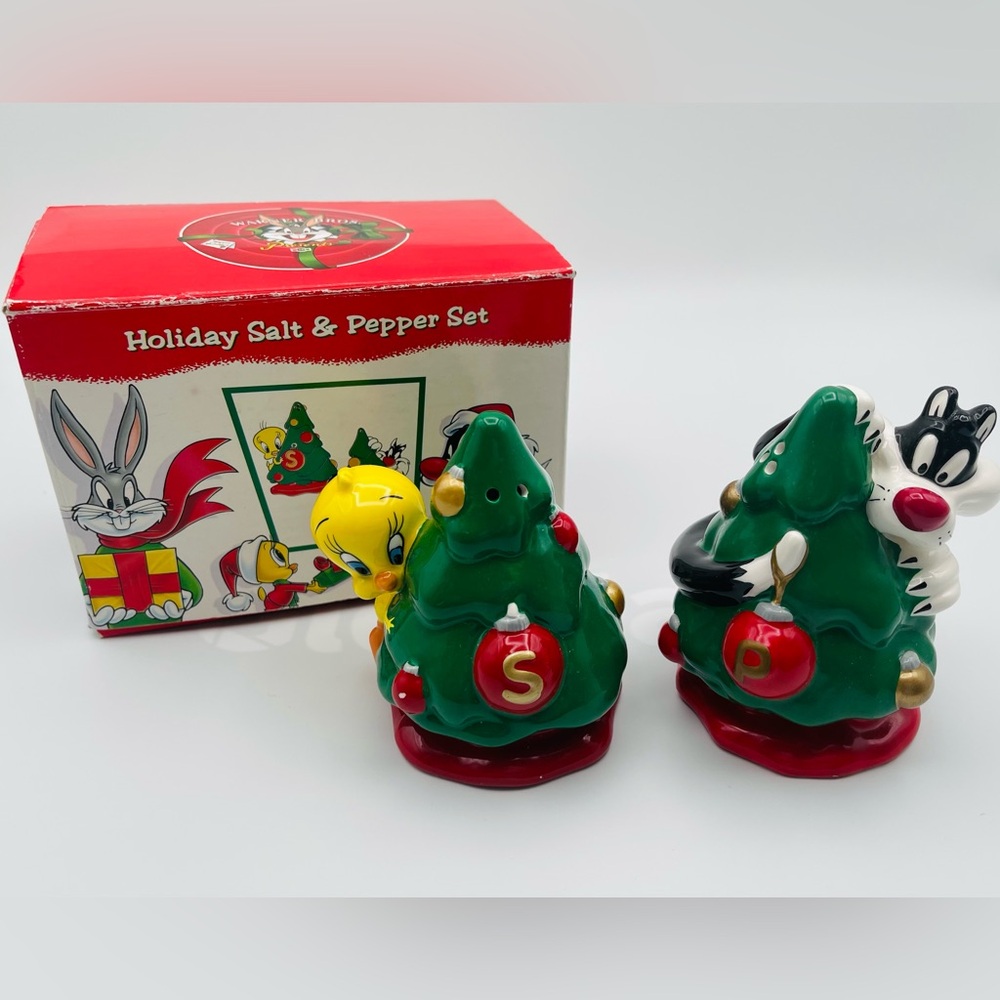 Warner Bros Sylvester & Tweety Christmas Tree Salt & Pepper Shakers -NIB